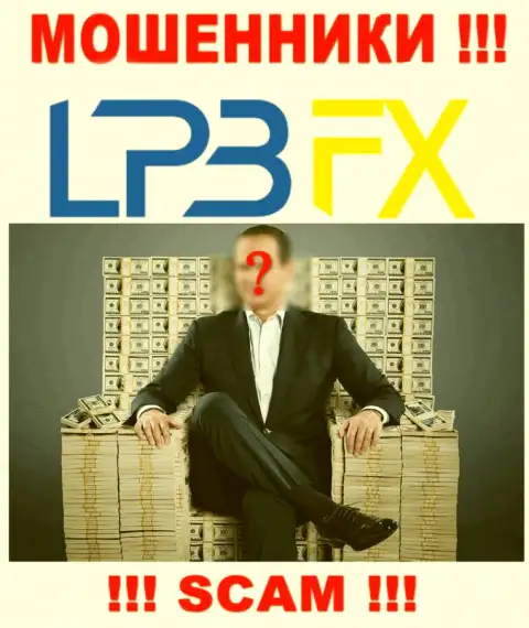 Сведений о руководстве мошенников LPBFX Com во всемирной сети не получилось найти
