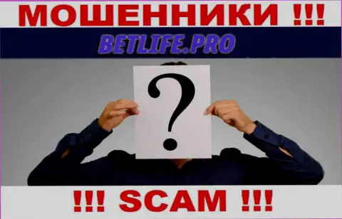 В сети интернет нет ни единого упоминания об руководстве мошенников BetLife Pro